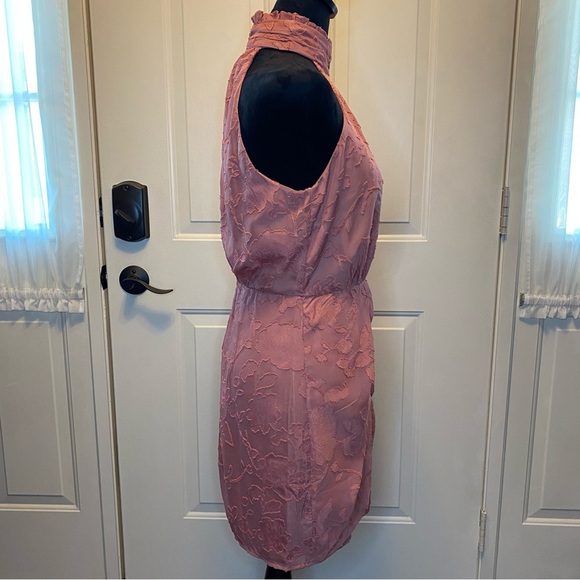 NWT Lulus Chic Demeanor Rusty Rose Floral Jacquard Halter Mini Dress Sz S - Picture 16 of 16